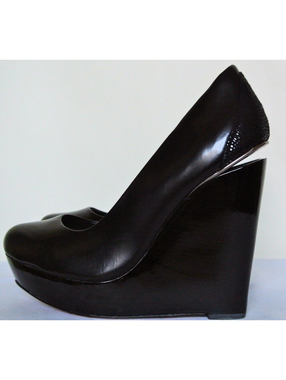 Mark and James by Badgley Mischka Dante Wedge Sz;38 New